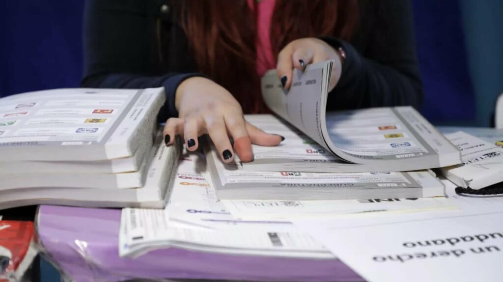 Comienzan los comicios para elegir seis gobernadores en México