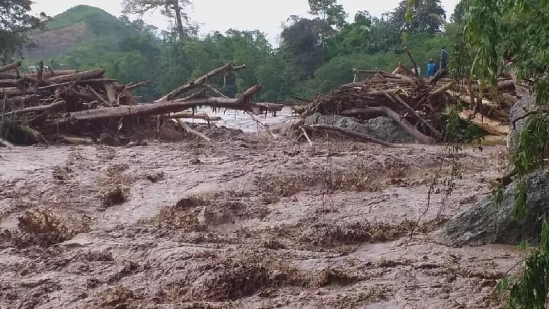 Recuperan cadáveres de personas que murieron a causa del desborde del río Bocay en Jinotega