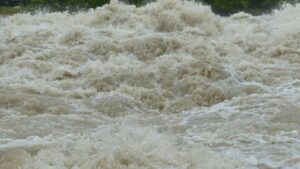 Fuertes lluvias dejan como saldo dos personas fallecidas y un desaparecido en Cuba