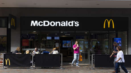 Un McDonald’s del Reino Unido prohíbe el ingreso de menores de 18 años para evitar “el abuso verbal y físico”