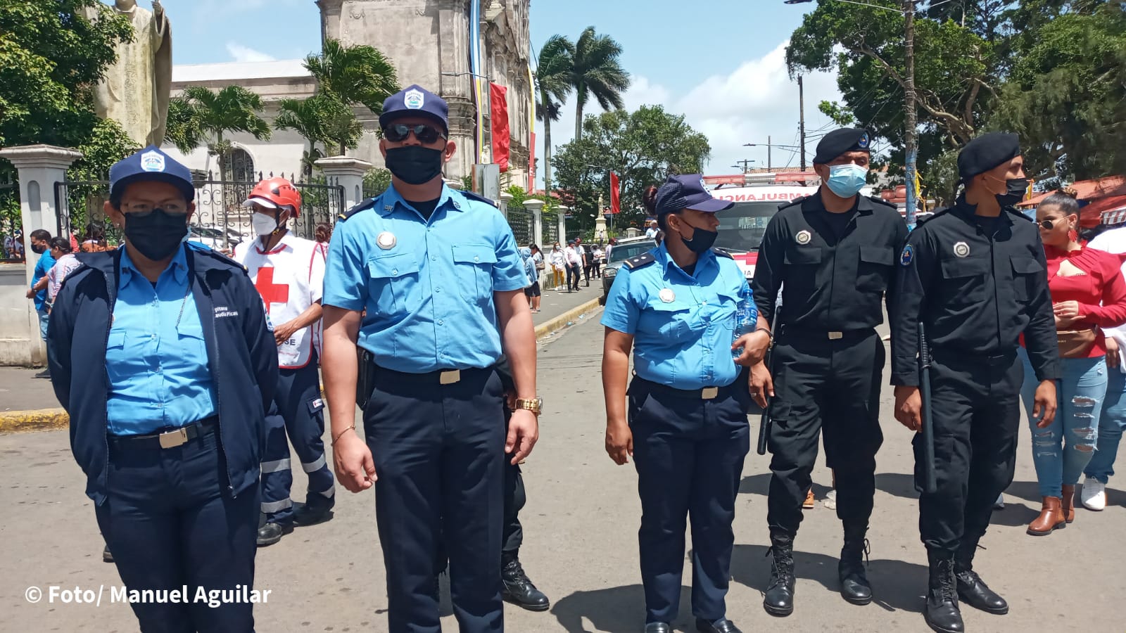 Agentes policiales garantizan seguridad en el Tope de los Santos en Carazo