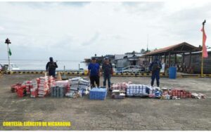 Ejercito retiene a dos sujetos con mercadería contrabandeada