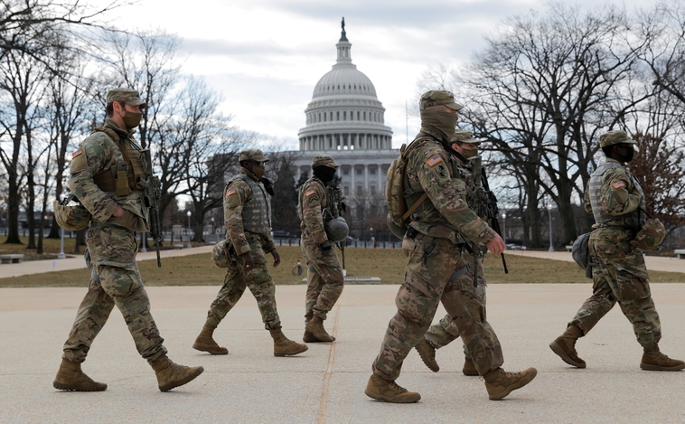 Un muerto y 9 heridos por la caída de un rayo en una base militar en EE.UU.