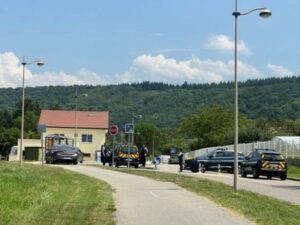 Matan a sujeto atrincherado y hallan 5 cadáveres dentro de su casa, en Francia