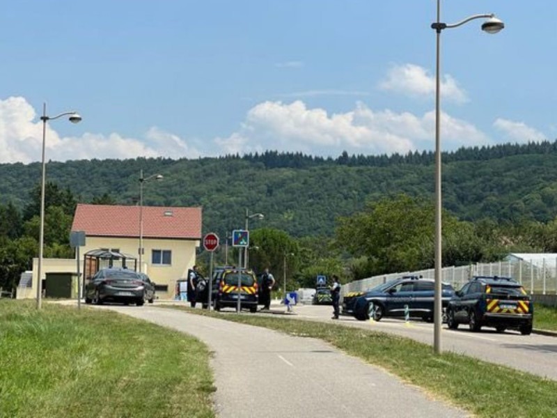 Matan a sujeto atrincherado y hallan 5 cadáveres dentro de su casa, en Francia