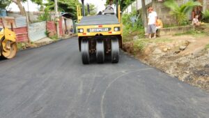 Construyen nueve cuadras de revestimiento asfáltico en Managua