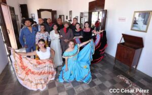 Reinauguran réplicas de Casa Museo del General Sandino y Rubén Darío