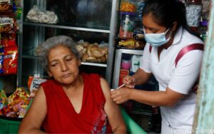 Minsa realiza jornada de vacunación en el barrio Jorge Cassally