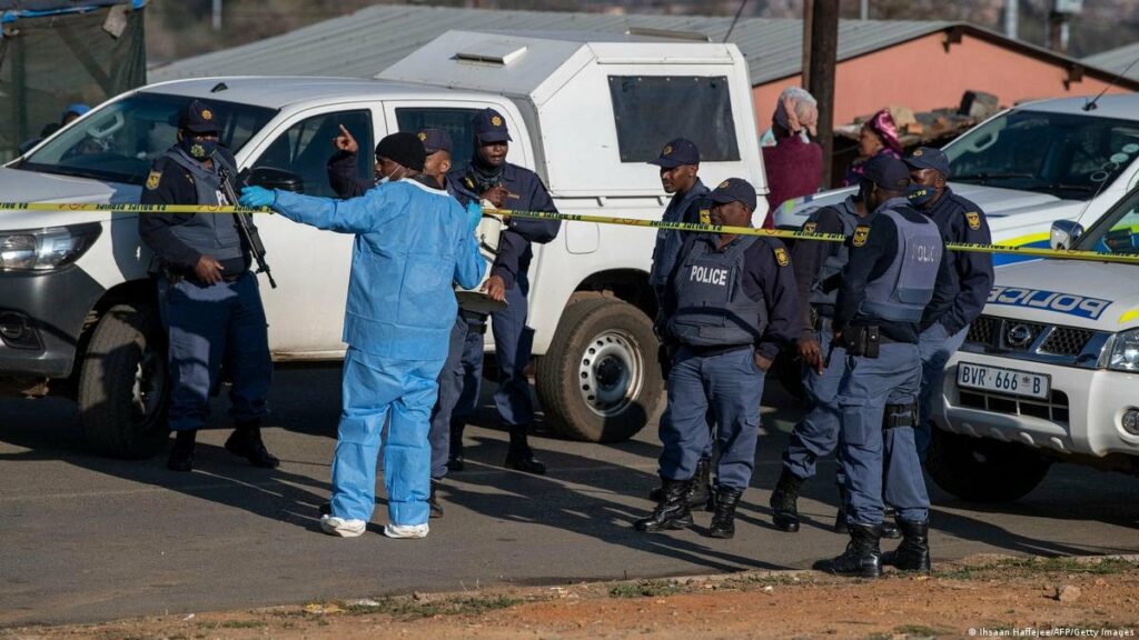 Al menos 21 muertos tras un tiroteo en una taberna en Sudáfrica