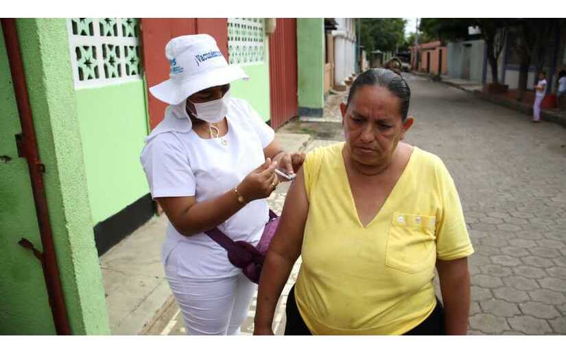 Realizan vacunación contra el Covid-19 en Mateare