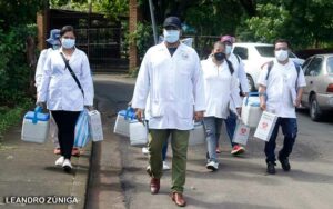 Familias del barrio 11 de mayo son inmunizados contra el Coronavirus