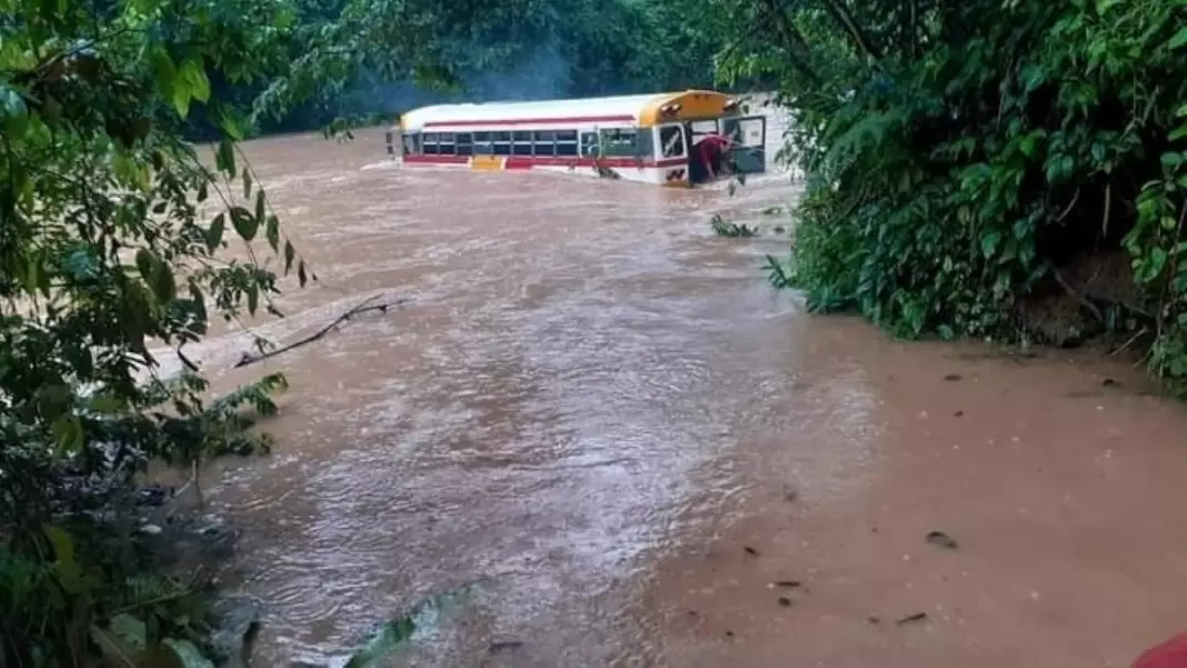 Reportan al menos tres desaparecidos por la tormenta Bonnie en Nicaragua