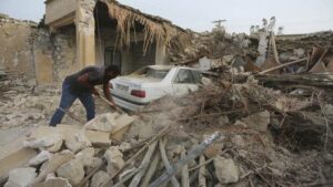 Al menos cinco muertos y decenas de heridos tras un sismo de magnitud 6,0 al sur de Irán