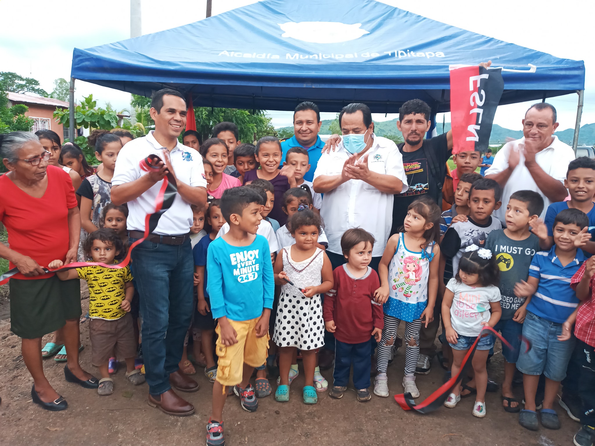 Entregan mejoramiento de calles a habitantes de 8 barrios de Tipitapa