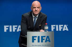 Jerarca de la FIFA Gianni Infantino se reúne con los representantes de la FENIFUT