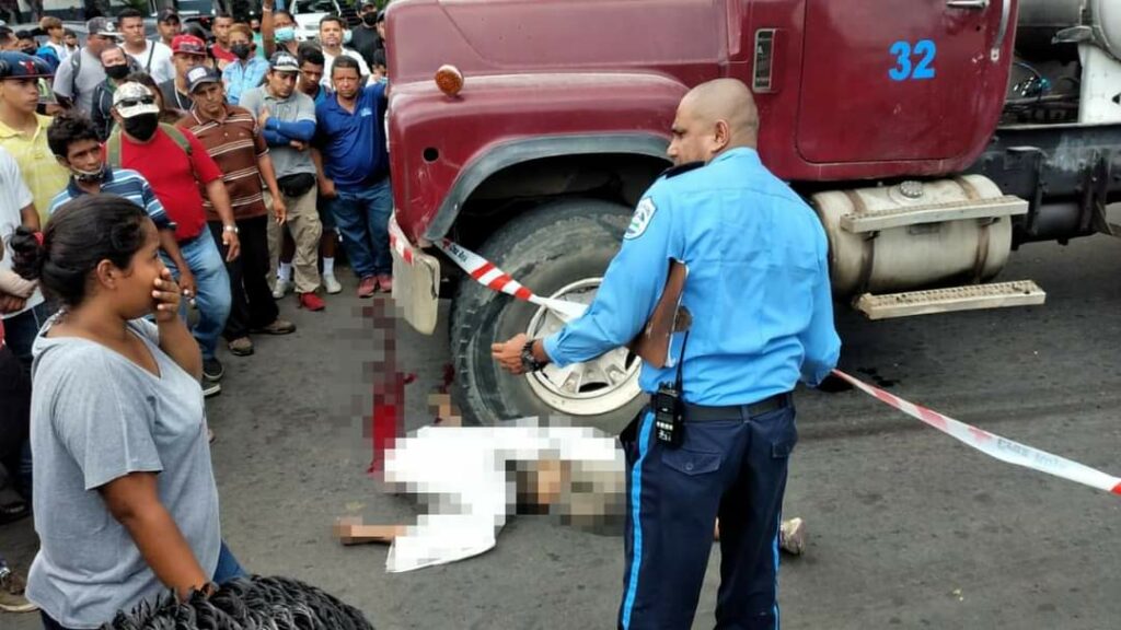 Conductor de caponera perece tras ser arrollado por las llantas de un furgón en Managua