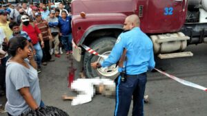 Conductor de caponera perece tras ser arrollado por las llantas de un furgón en Managua
