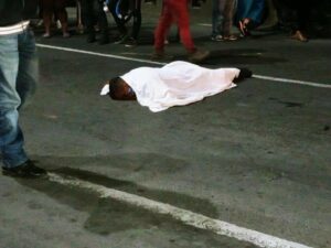 Conductor de camión invade carril y provoca la muerte de un oficial de Policía en Managua
