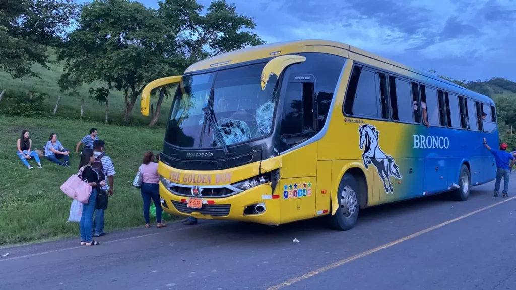 Adolescente fallece tras ser arrollado por un bus en Chontales
