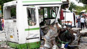 Al menos 15 muertos y cinco heridos al chocar un minibús y dos camiones en el sur de Rusia