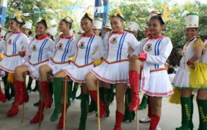 Estudiantes conmemoran los 201 años de la independencia centroamericana