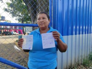 Vacunan contra el Covid a familias del barrio Las Brisas
