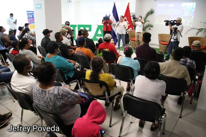 Inta realiza foro para el cuido de las aves de patio