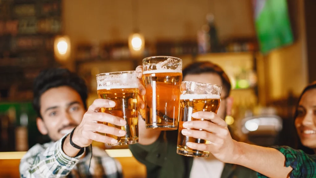 Japón anima a la gente joven a beber más alcohol a través de la campaña '¡Viva el Sake!'