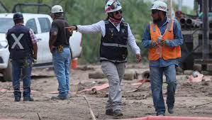 Rescatan a los nueve trabajadores atrapados en una mina en el centro de Colombia