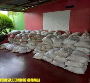 Ejército realiza descargue de paquetes alimenticios en Río San Juan