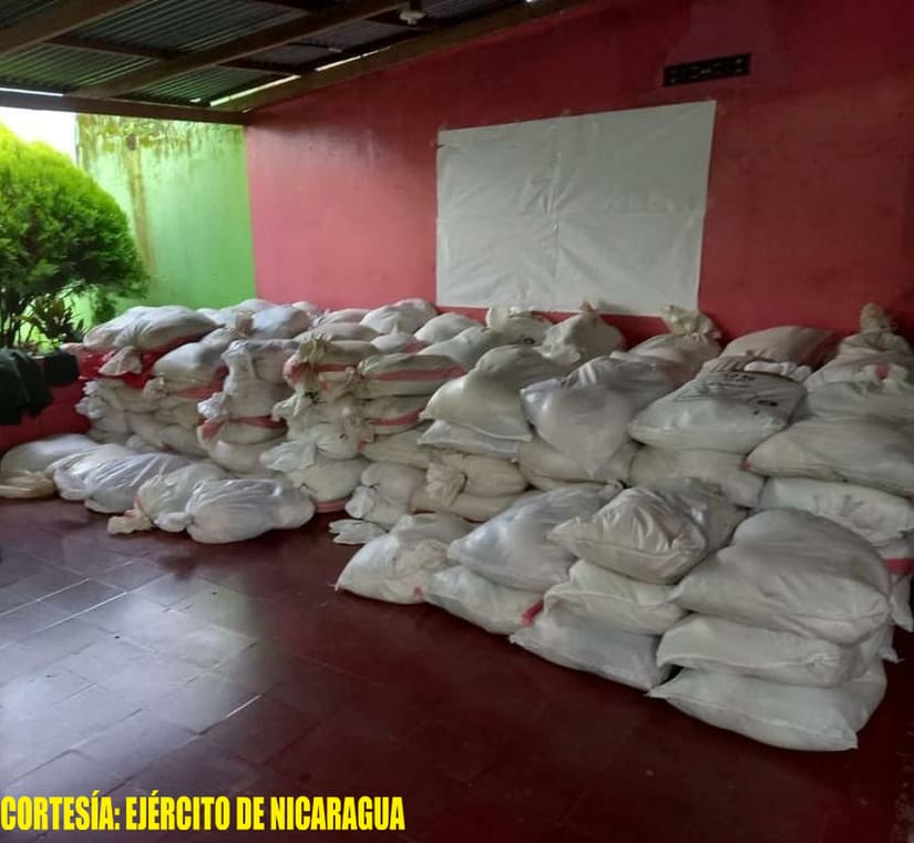 Ejército realiza descargue de paquetes alimenticios en Río San Juan