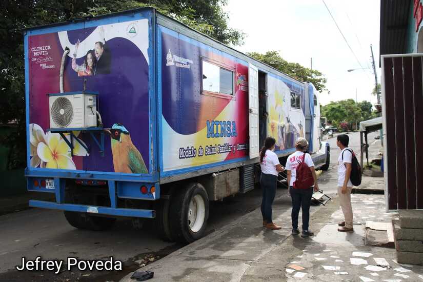Familias de Sierra Maestra son atendidos en las clínicas móviles