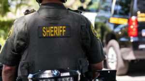 Arrestan a un asistente de 'sheriff' en EE.UU. acusado de agredir sexualmente a varias reclusas