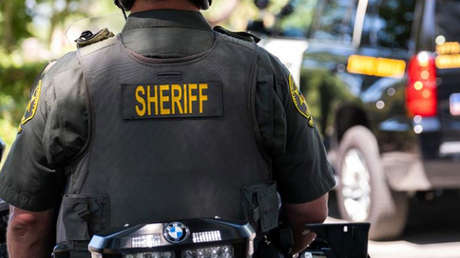 Arrestan a un asistente de 'sheriff' en EE.UU. acusado de agredir sexualmente a varias reclusas