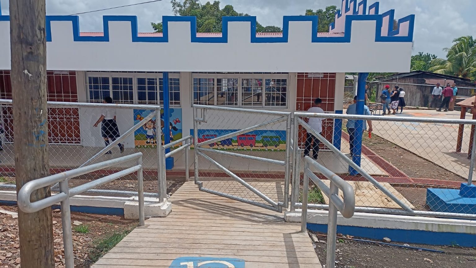 Entregan mejoras del colegio San José en El Tortuguero