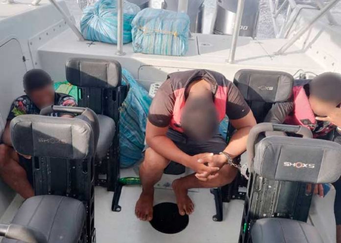Dos nicaragüenses y un tico son capturados con 1.300 kilos de marihuana en Puntarenas