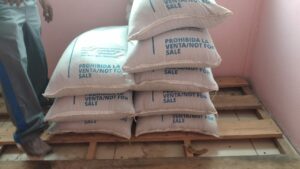 Llegan paquetes de merienda escolar en un colegio de Bilwi