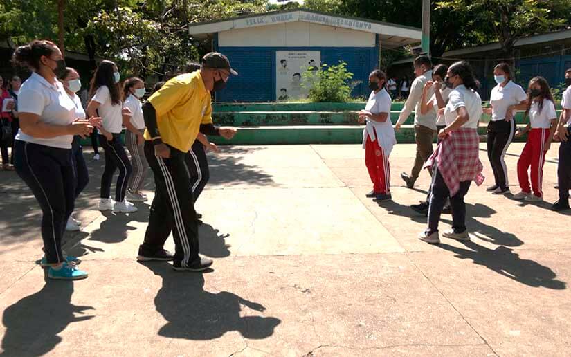 Desarrollan zumbatón en honor a las fiestas patrias