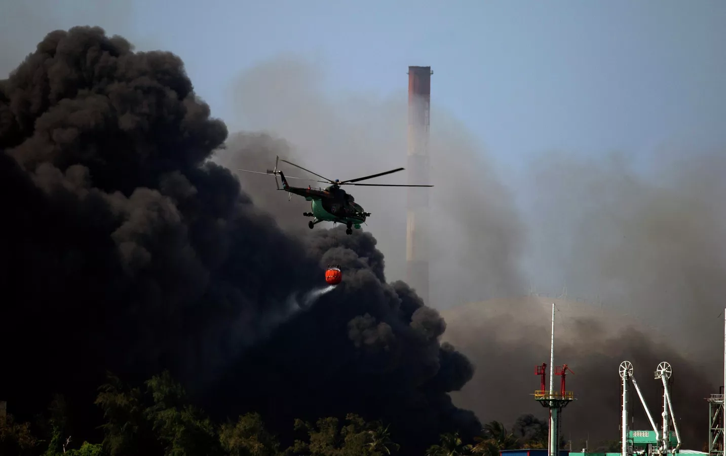 “Lo más probable es que ya no sea posible extinguir las llamas” en el depósito de petróleo de Cuba