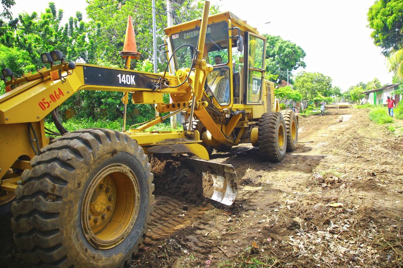 ALMA repara calles en el barrio Laureles Sur
