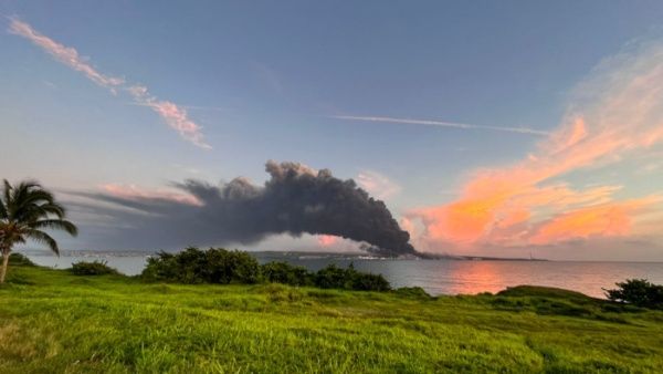 China expresa solidaridad con Cuba por incendio y envía ayuda