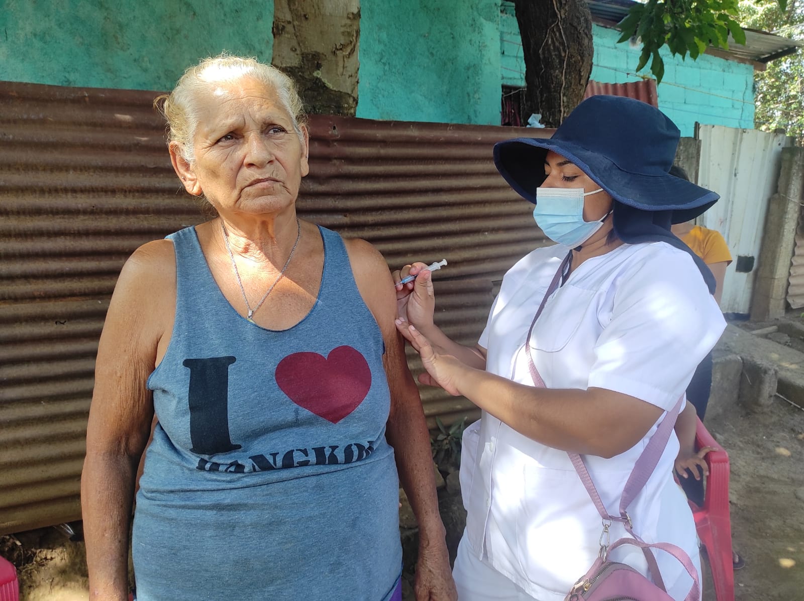 Jornada de vacunación llega al barrio Cuba Libre
