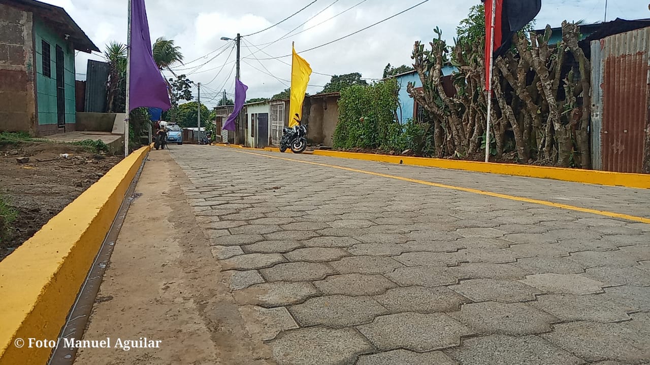 Alcaldía rehabilita calles en un barrio de Diriamba