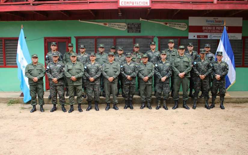 Ejército desarrolla reunión de comandantes de unidades militares fronterizas