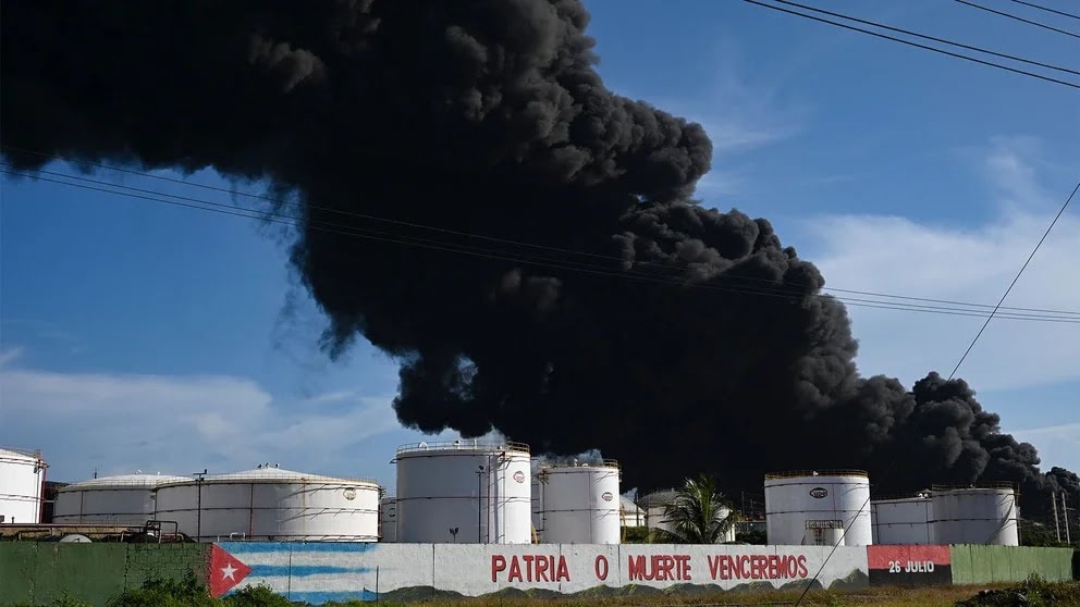Se extiende el incendio en el puerto de Matanzas, en Cuba: reportan más de 70 heridos y 17 bomberos desaparecidos