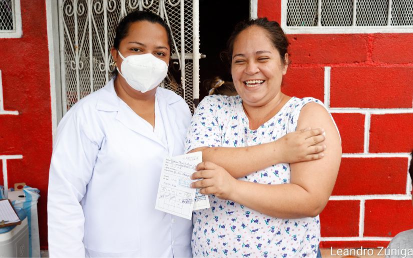 Brigadistas se desplazan al barrio Batahola Sur para inocular contra el Coronavirus