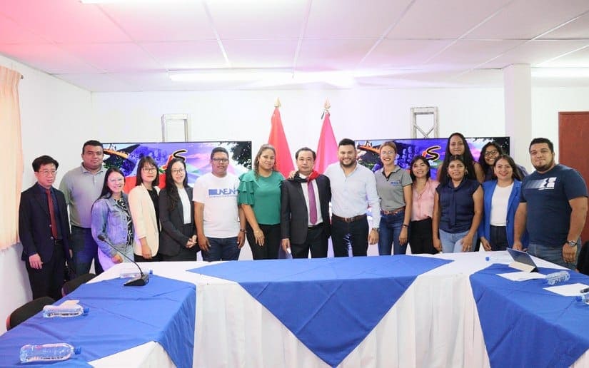Delegación de Vietnam conoce trabajos de la juventud surgidos en la Revolución