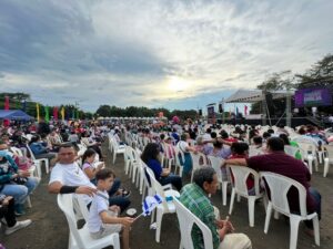 Jóvenes celebran Día de la Biblia con feria y culto nacional