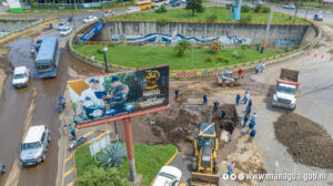 Autoridades dan mantenimiento a fuga de tubería en la Rotonda Centroamérica