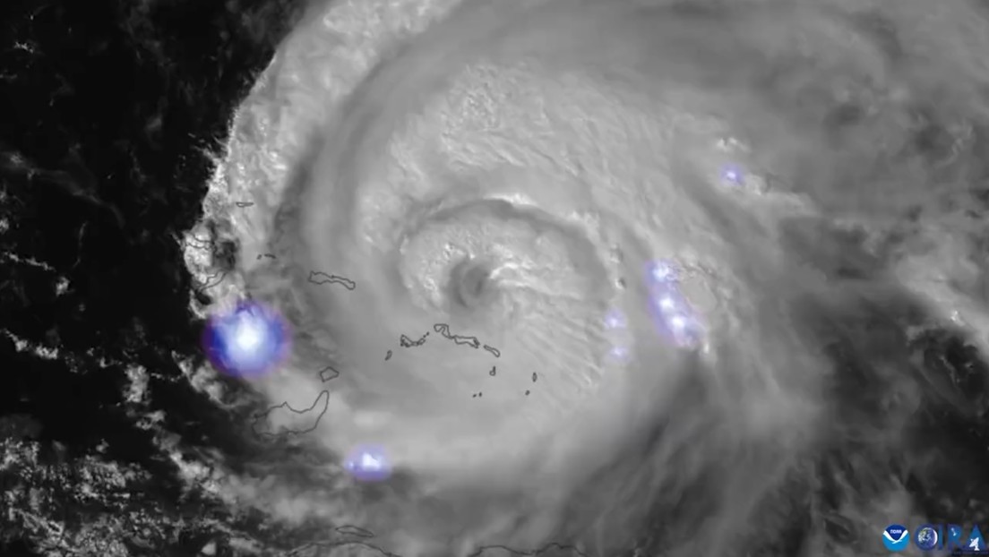 El huracán Fiona se intensifica a categoría 4 a medida que se acerca a las Bermudas